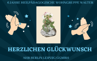 Glückwunschkarte zum WG-Geburtstag mit Beifall klatschenden Händen und Rosenstrauß