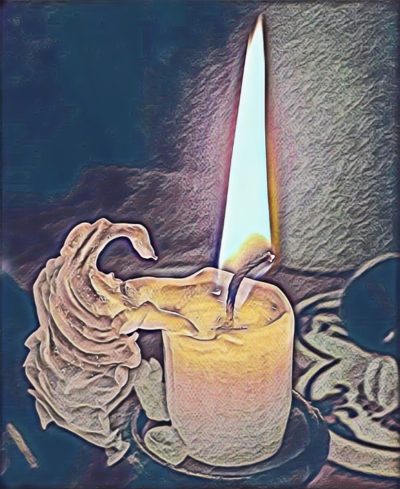 Eine brennende Kerze für den Frieden
