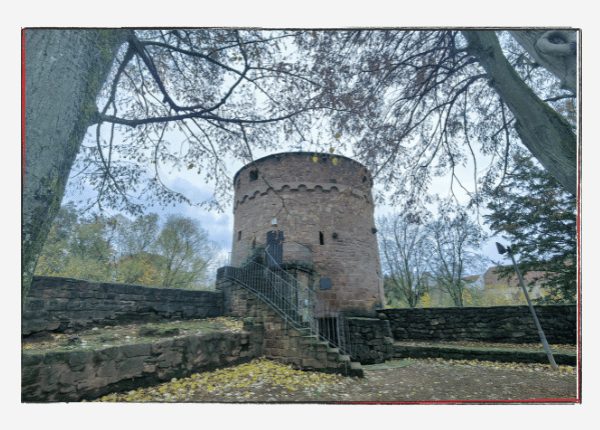 12 von 12 November 2023 - Turm der Burg Kerpen in Illingen