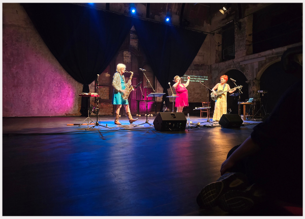 Les Reines Prochaines, Konzert am 08.März 2026